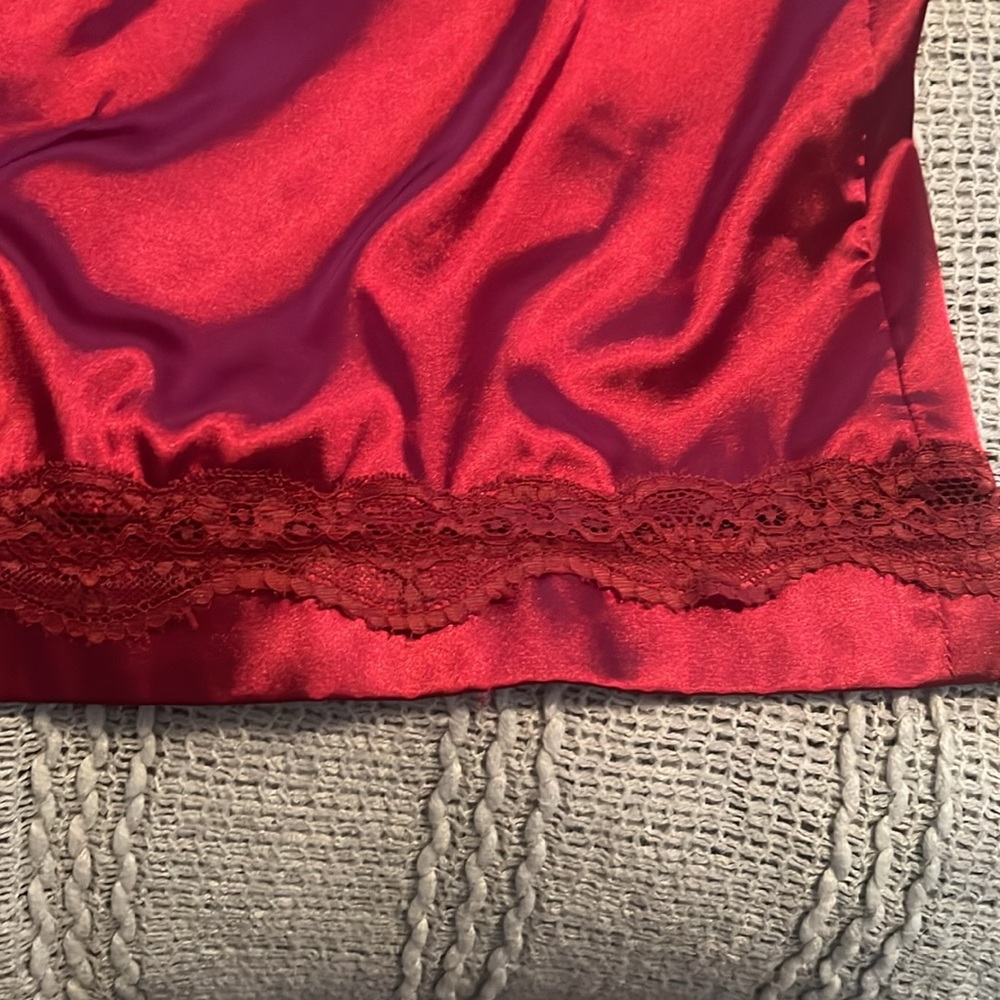 Red robe - Picture 4 of 5